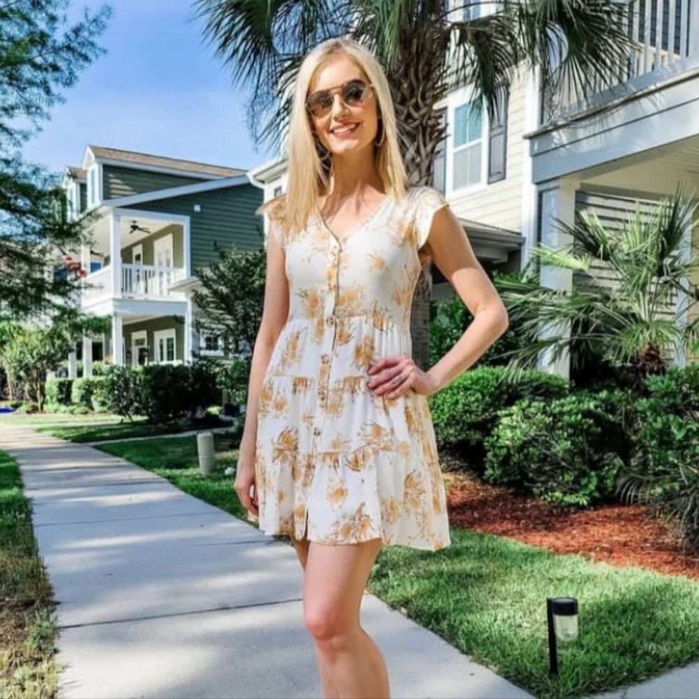 E&M FLORAL PATTERN BUTTON FRONT TIERED DRESS
